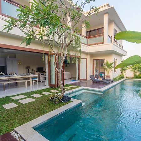 Villa Tepi Sungai Legian  Room photo